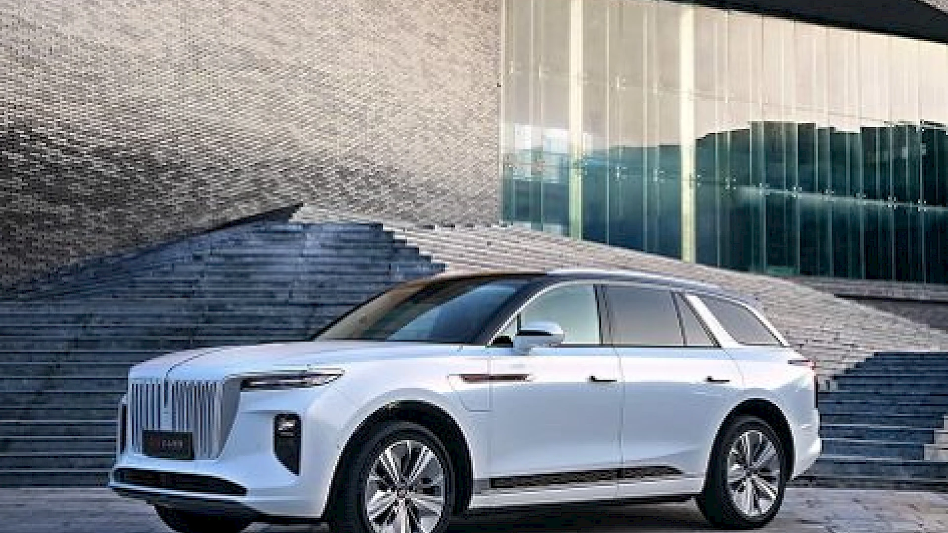 Hongqi E-HS9